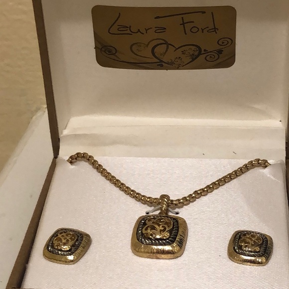 Filigree like earring and pendant set - Picture 1 of 6